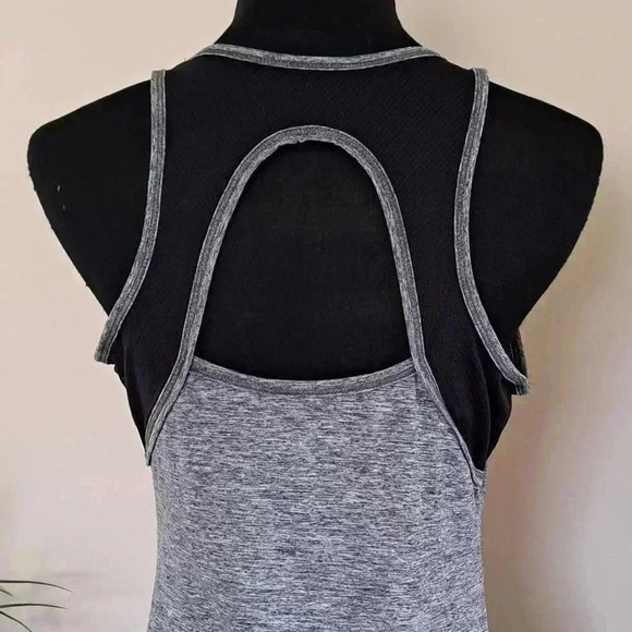 ❤️ Reebok Grey and Black Workout Top - Picture 6 of 12